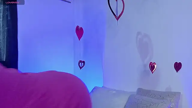 luccycollins  online show from February 25, 2025, 2:11 pm