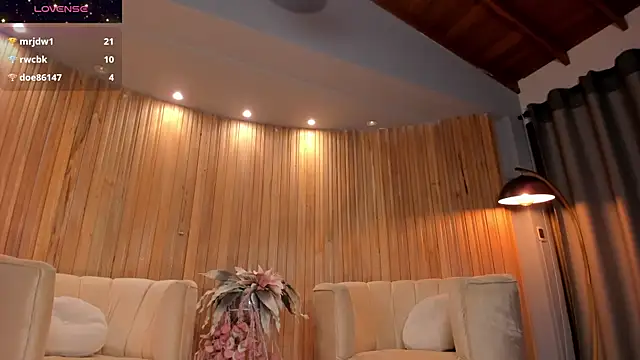 RebeccaHudson online show from February 5, 2025, 9:36 am