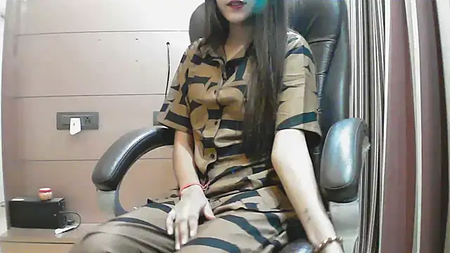 Snapshot of collage_hoty chatting on October 10, 2025, 5:12 pm collage hoty online show from October 10, 2025, 5:12 pm