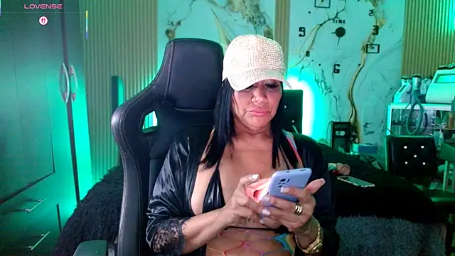 Snapshot of Demion_prince chatting on April 24, 2026, 12:35 am Demion prince online show from April 24, 2026, 12:35 am