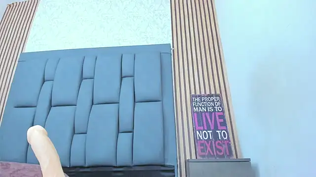 candela collinss online show from March 17, 2025, 6:11 pm