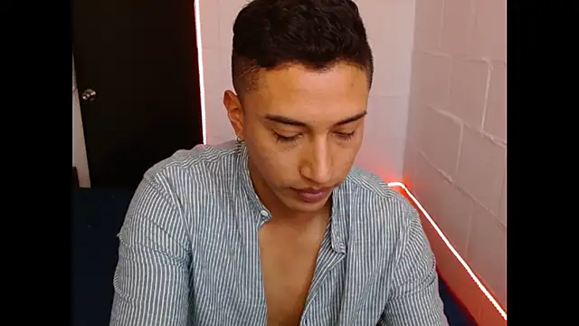 Davixx258 online show from February 3, 2025, 7:10 pm