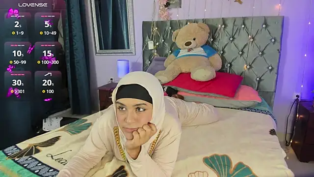 Snapshot of AliaAsad chatting on November 6, 2025, 12:50 pm AliaAsad online show from November 6, 2025, 12:50 pm