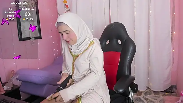 Snapshot of AliaAsad chatting on November 15, 2025, 12:13 pm AliaAsad online show from November 15, 2025, 12:13 pm