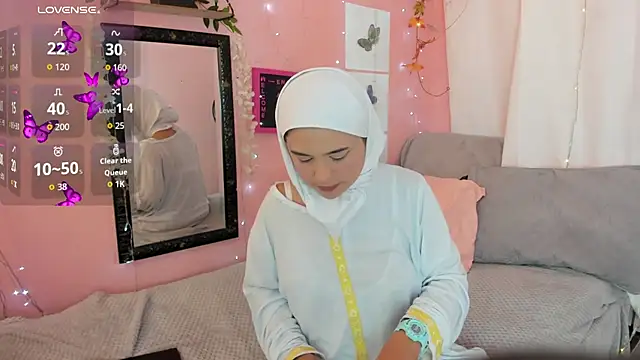 Snapshot of AliaAsad chatting on November 21, 2025, 12:37 pm AliaAsad online show from November 21, 2025, 12:37 pm