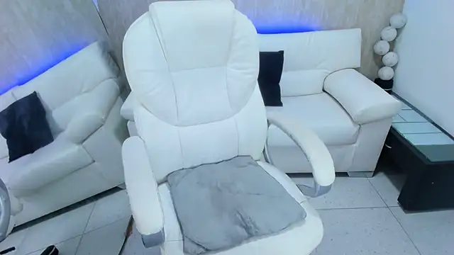 meggan 77 online show from February 8, 2025, 4:14 am