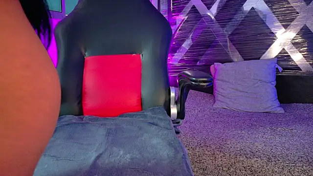 meggan 77 online show from April 5, 2026, 4:37 pm