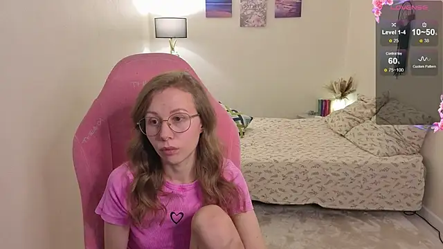 Lill Mary online show from November 17, 2025, 4:07 am