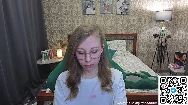 Lill Mary online show from April 14, 2026, 2:06 am