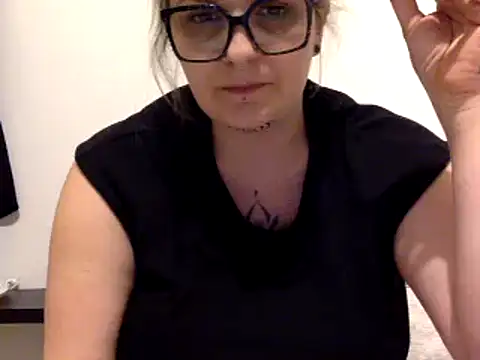 Snapshot of vanillesoumise chatting on March 3, 2026, 10:04 pm vanillesoumise online show from March 3, 2026, 10:04 pm