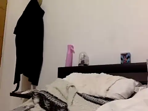 Snapshot of vanillesoumise chatting on March 4, 2026, 8:48 pm vanillesoumise online show from March 4, 2026, 8:48 pm