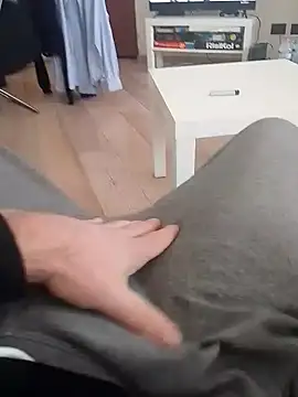 Snapshot of Marcolino183 chatting on December 3, 2024, 11:01 am Marcolino183 online show from December 3, 2024, 11:01 am