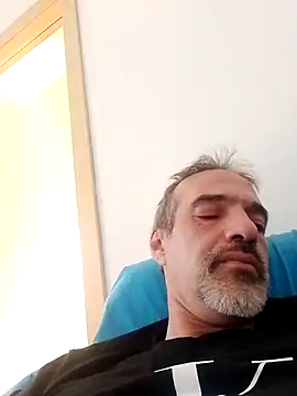 Snapshot of Marcolino183 chatting on December 18, 2024, 11:45 am Marcolino183 online show from December 18, 2024, 11:45 am