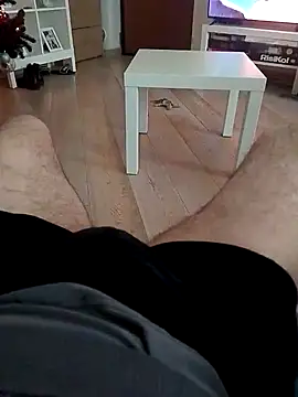 Snapshot of Marcolino183 chatting on December 22, 2024, 9:22 am Marcolino183 online show from December 22, 2024, 9:22 am