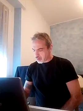 Snapshot of Marcolino183 chatting on December 24, 2024, 2:54 pm Marcolino183 online show from December 24, 2024, 2:54 pm