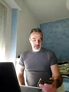 Snapshot of Marcolino183 chatting on February 7, 2025, 2:47 pm Marcolino183 online show from February 7, 2025, 2:47 pm