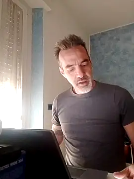 Snapshot of Marcolino183 chatting on February 17, 2025, 9:56 am Marcolino183 online show from February 17, 2025, 9:56 am