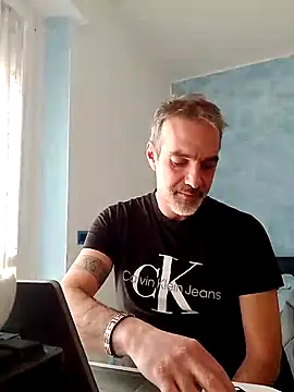 Snapshot of Marcolino183 chatting on March 3, 2025, 3:09 pm Marcolino183 online show from March 3, 2025, 3:09 pm