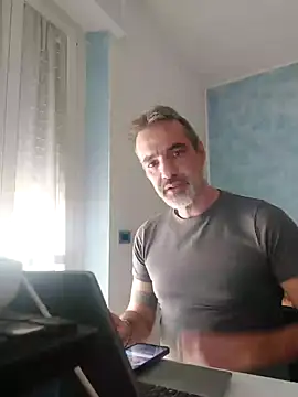 Snapshot of Marcolino183 chatting on March 6, 2025, 3:13 pm Marcolino183 online show from March 6, 2025, 3:13 pm