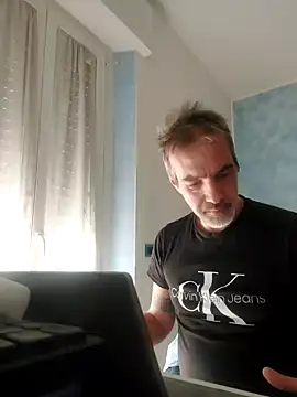 Snapshot of Marcolino183 chatting on March 19, 2025, 2:24 pm Marcolino183 online show from March 19, 2025, 2:24 pm