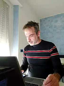 Snapshot of Marcolino183 chatting on March 21, 2025, 9:45 am Marcolino183 online show from March 21, 2025, 9:45 am