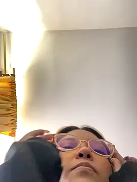 baby lizy online show from October 2, 2025, 8:38 pm