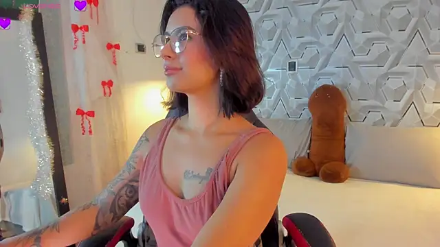 Snapshot of Sophiee_Hill chatting on April 7, 2026, 7:31 am Sophiee Hill online show from April 7, 2026, 7:31 am