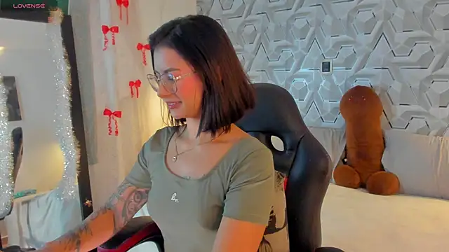 Snapshot of Sophiee_Hill chatting on April 10, 2026, 7:13 am Sophiee Hill online show from April 10, 2026, 7:13 am