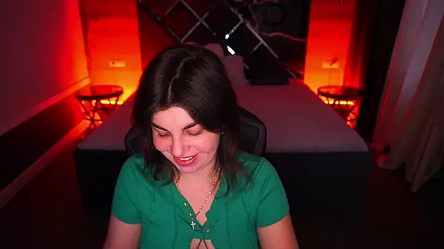 MirandaWong online show from November 7, 2025, 6:46 am