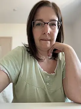Snapshot of B_Bonya_m chatting on June 8, 2026, 3:51 am B Bonya m online show from June 8, 2026, 3:51 am
