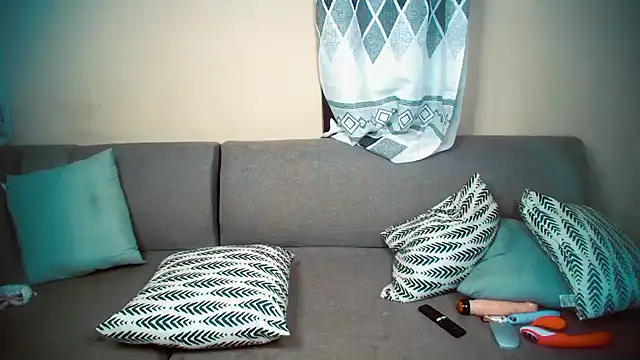 GoldenPussyXOXO online show from December 18, 2024, 2:21 am