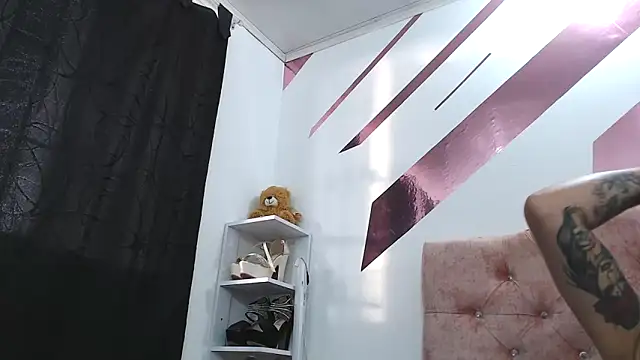 Snapshot of Kitten_Hot_ chatting on September 12, 2025, 10:10 pm Kitten Hot online show from September 12, 2025, 10:10 pm