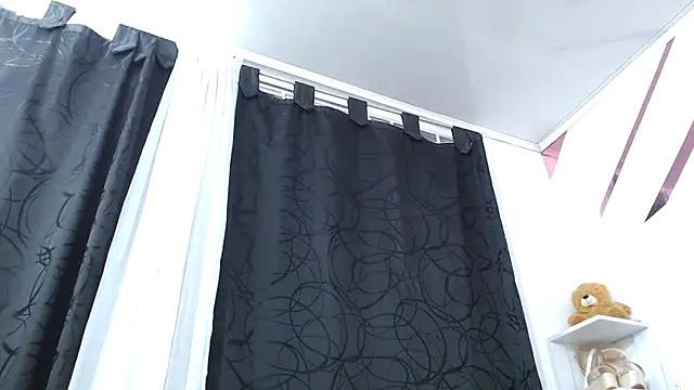 Snapshot of Kitten_Hot_ chatting on October 21, 2025, 3:29 am Kitten Hot online show from October 21, 2025, 3:29 am