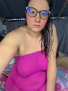 Snapshot of Soe_Lara chatting on August 5, 2026, 1:36 pm Soe Lara online show from August 5, 2026, 1:36 pm