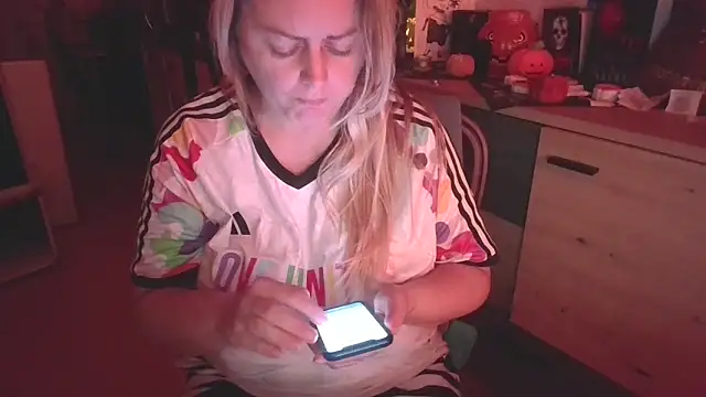 Meliss Official9 online show from October 20, 2025, 8:20 pm