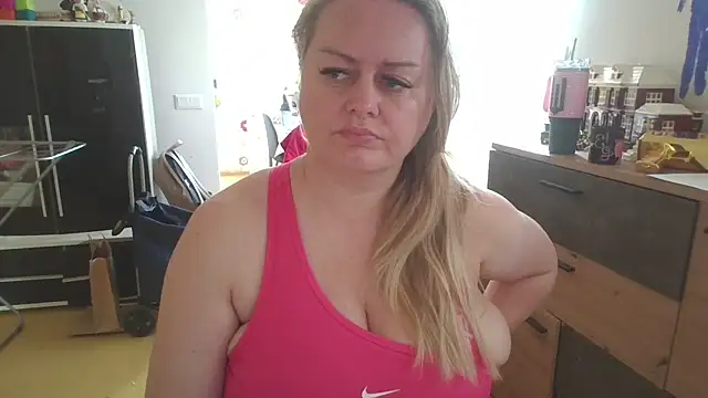 Snapshot of Meliss_Official9 chatting on June 19, 2026, 5:12 am Meliss Official9 online show from June 19, 2026, 5:12 am