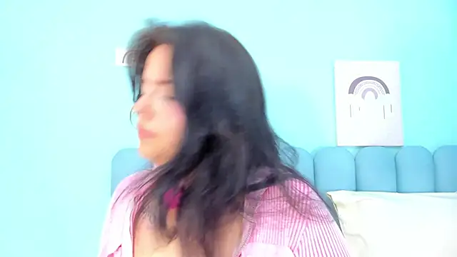 curvy rousi online show from February 5, 2025, 2:26 pm