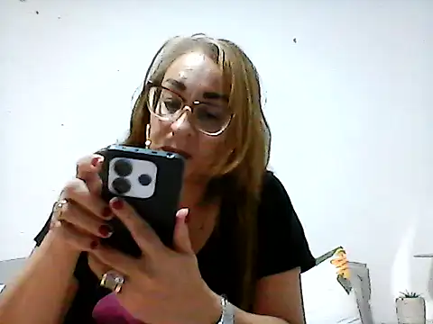 karlabarrera online show from September 15, 2025, 9:59 pm