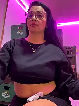 Hot beauty   online show from November 29, 2025, 5:43 am