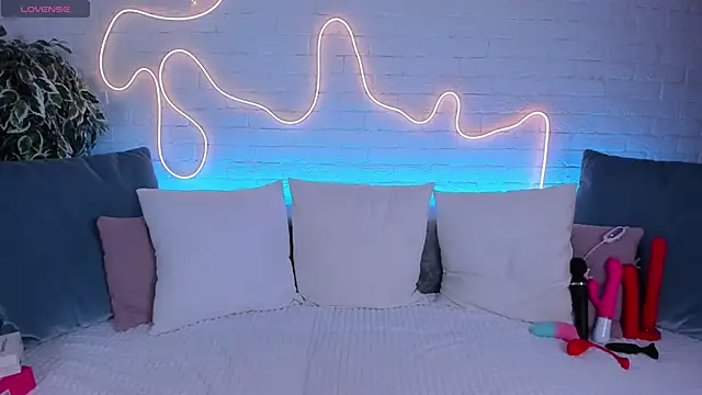 rossy babe  online show from February 25, 2025, 6:14 am