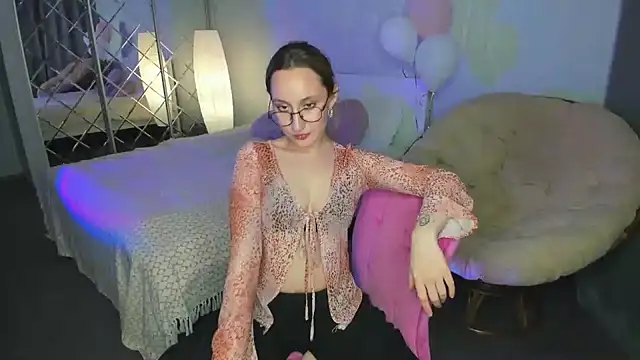 Snapshot of MelodyOfLovee chatting on February 15, 2025, 2:11 pm MelodyOfLovee online show from February 15, 2025, 2:11 pm