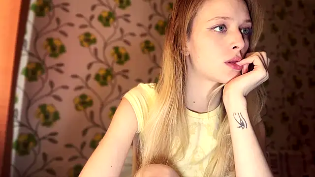 Evvie Summn1 online show from February 26, 2026, 5:17 am