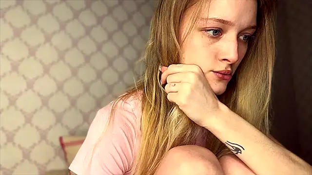 Evvie Summn1 online show from March 29, 2026, 2:39 pm