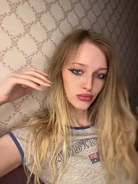 Evvie Summn1 online show from April 3, 2026, 2:15 pm