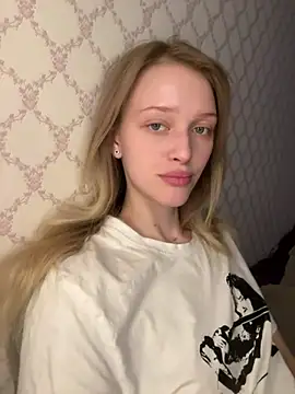 Evvie Summn1 online show from April 23, 2026, 10:03 am