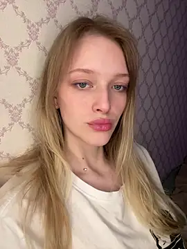 Evvie Summn1 online show from April 28, 2026, 3:06 pm