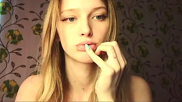 Snapshot of Evvie_Summn1 chatting on May 12, 2026, 2:25 pm Evvie Summn1 online show from May 12, 2026, 2:25 pm