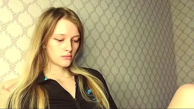 Snapshot of Evvie_Summn1 chatting on May 15, 2026, 2:24 pm Evvie Summn1 online show from May 15, 2026, 2:24 pm
