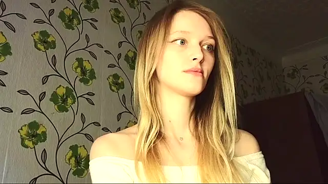 Snapshot of Evvie_Summn1 chatting on May 17, 2026, 7:17 am Evvie Summn1 online show from May 17, 2026, 7:17 am