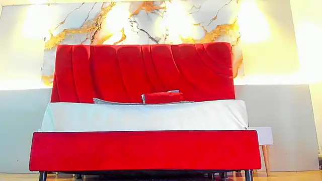 MAISE HILL1 online show from October 4, 2025, 1:20 pm